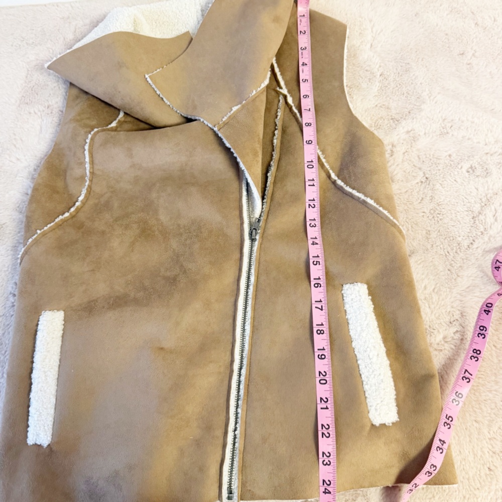 NWT CUPCAKES & CASHMERE Faux Fur Shearling Tan Vest Size Small - Picture 9 of 9
